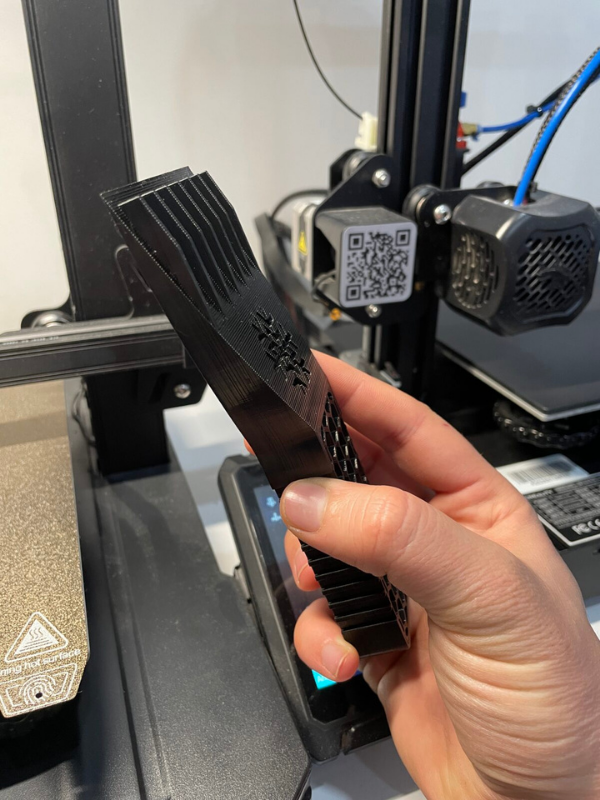 Cenikli Araç Camı Buz Kazıyıcı – Ergonomik Oto Buz Temizleme Aparatı