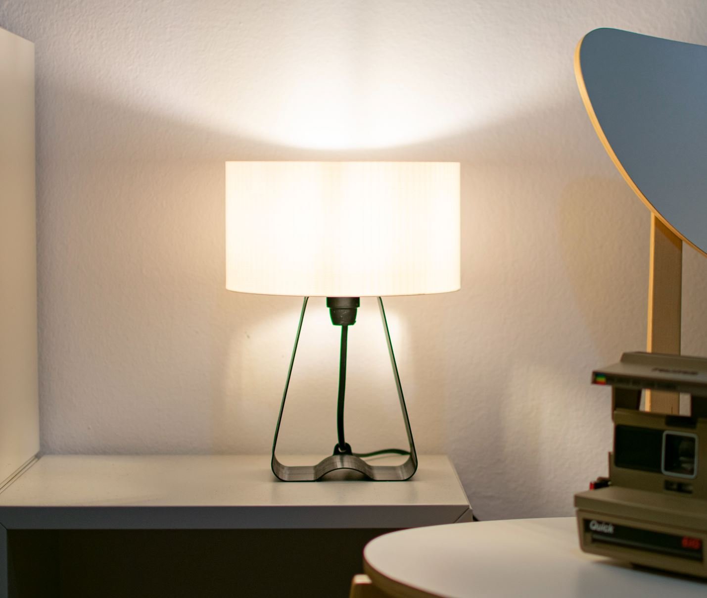 Cenikli LumaGlow Modern Masa Lambası | Dekoratif LED Abajur